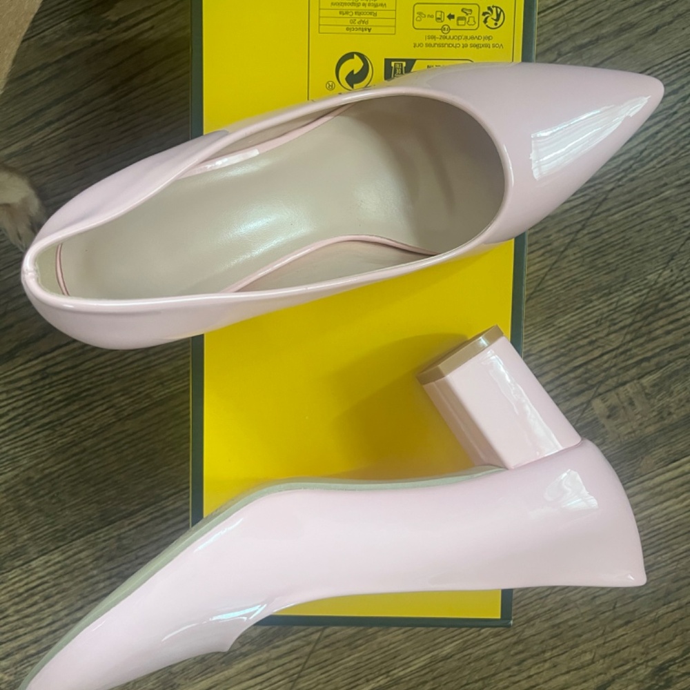 Heels - Picture 2 of 3